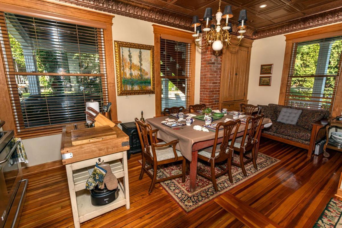 South Broadway Manor B&B - Near Fallingwater, Ohiopyle State Park, Hiking & Biking Trails Gap Scottdale Exterior photo