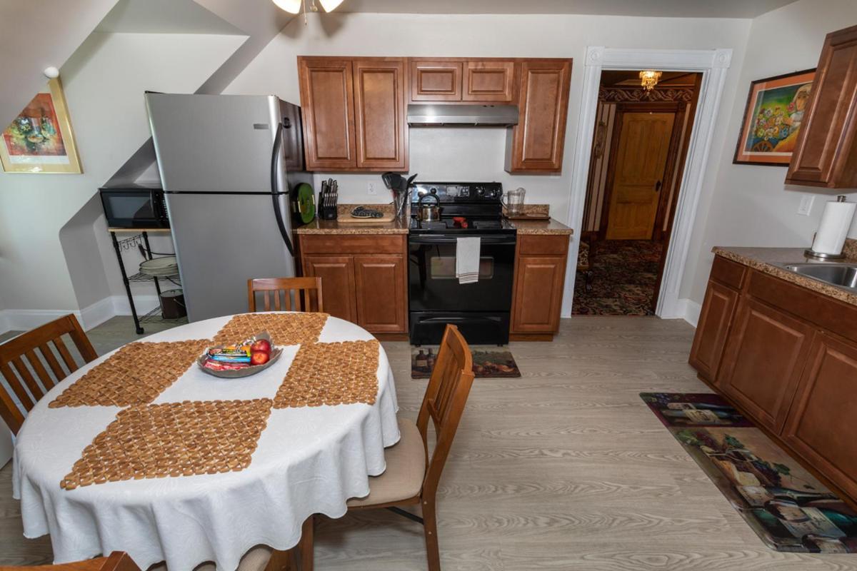 South Broadway Manor B&B - Near Fallingwater, Ohiopyle State Park, Hiking & Biking Trails Gap Scottdale Exterior photo