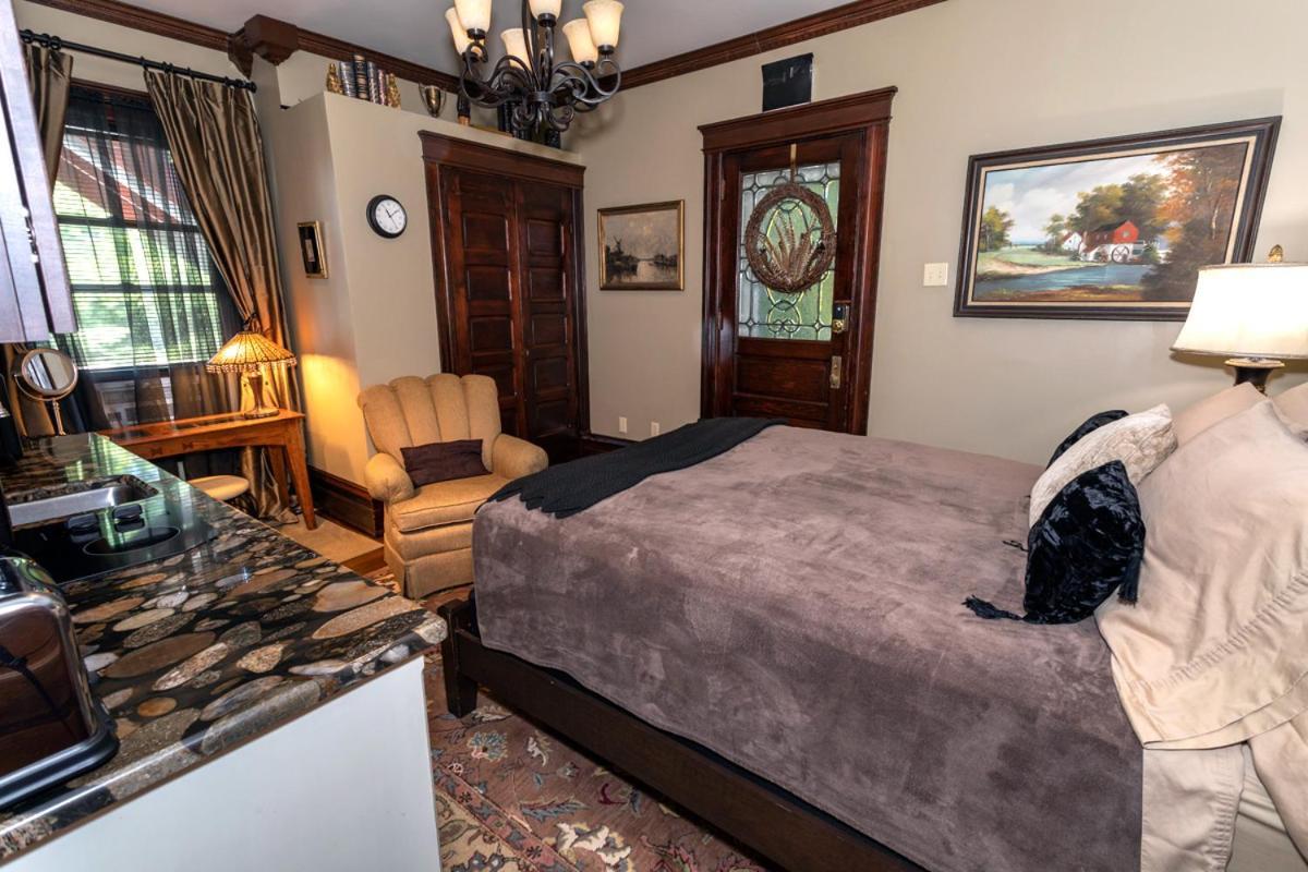 South Broadway Manor B&B - Near Fallingwater, Ohiopyle State Park, Hiking & Biking Trails Gap Scottdale Exterior photo