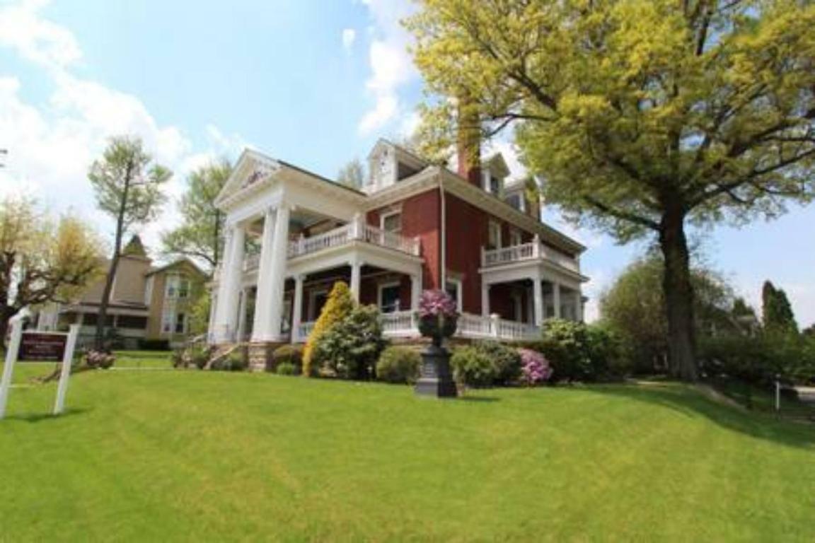 South Broadway Manor B&B - Near Fallingwater, Ohiopyle State Park, Hiking & Biking Trails Gap Scottdale Exterior photo
